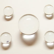 研磨された水晶丸玉