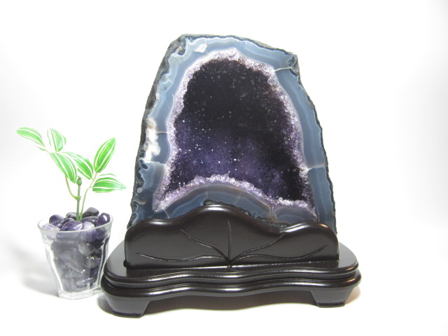 アメジストドーム原石(紫水晶洞・ジオード・カペラ）　アメジストドーム　9.3Kg 木製台座付