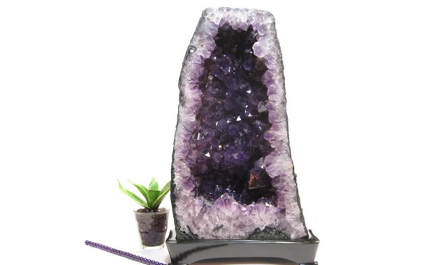 アメジストドーム原石(紫水晶洞・ジオード・カペラ）　13.72Kg 木製台座付