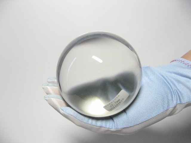 水晶玉　直径約7.5センチ