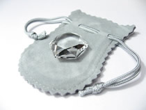 水晶を持ち運ぶ