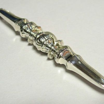 密教法具の厄除け銀のお守りを販売｜幸せを呼ぶ石PAX