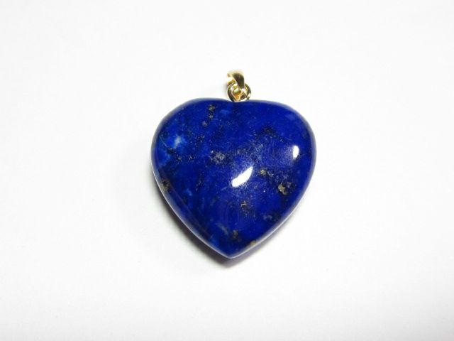 ラピスラズリのハート型のペンダント