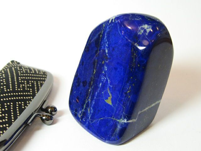 ラピスラズリ原石を研磨した瑠璃色のパワーストーン／PAX