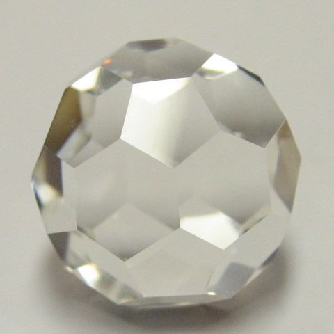 カット水晶の水晶32面カットバッキーボール
