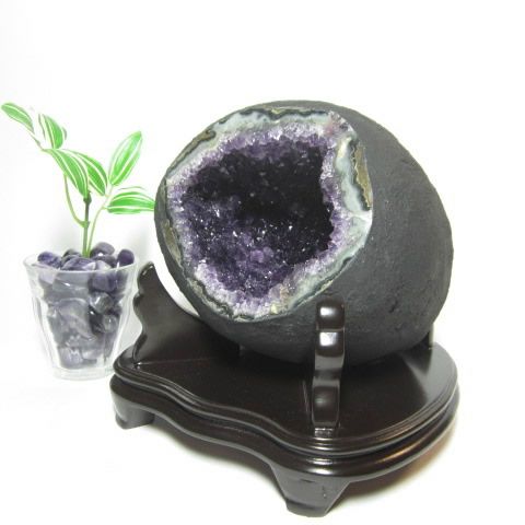 アメジストドーム　4.4Kg 木製台座付・アメジスト原石・パワーストーン