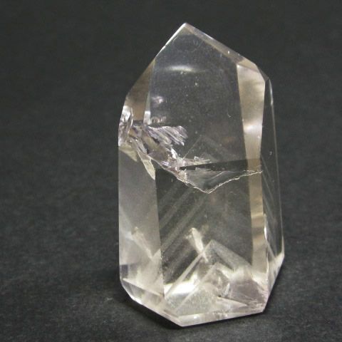 天然水晶のファントムクォーツ原石(山入り水晶)ポイント33