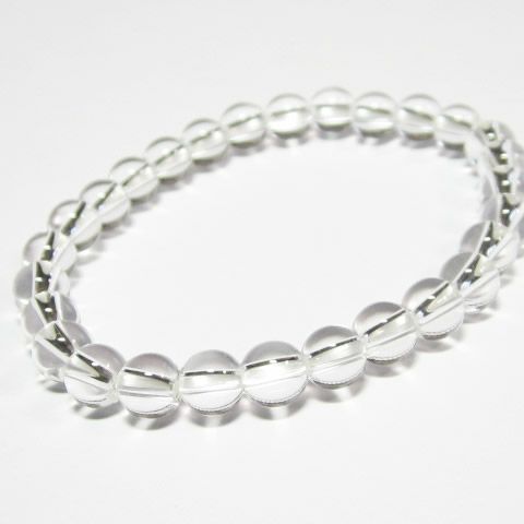 この天然石水晶ブレスレットは、心を洗われるような清らかさと穏やかさがあるブレスレット