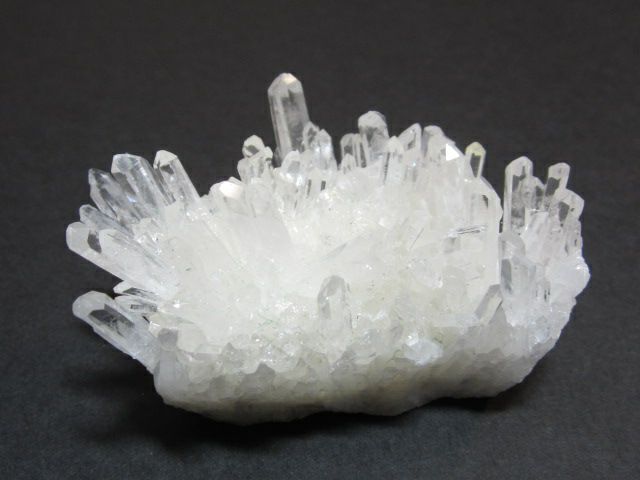 天然の四川省産水晶クラスター原石
