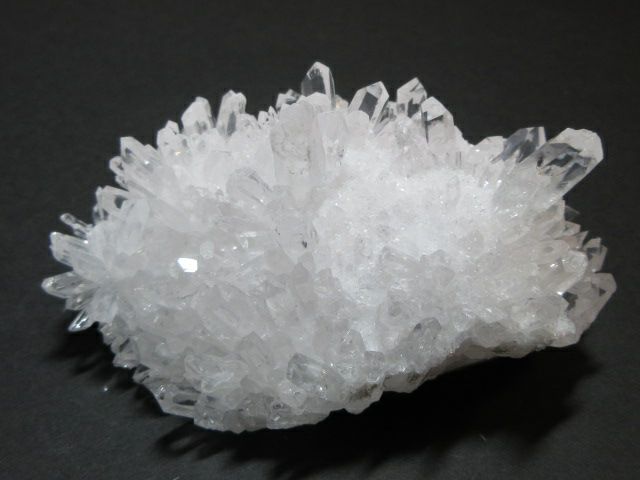 天然の水晶原石水晶クラスター 中国四川省産 S24