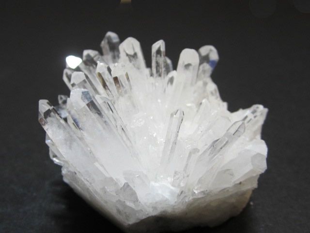 天然の四川省産 水晶クラスターS24