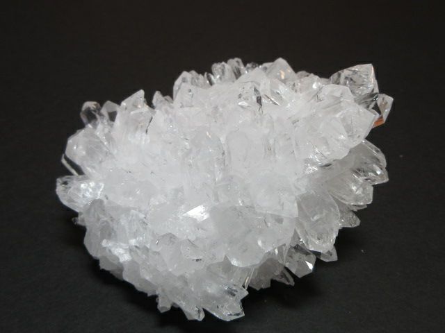 天然の水晶クラスター原石・四川省産水晶原石S16