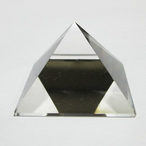 水晶ピラミッド